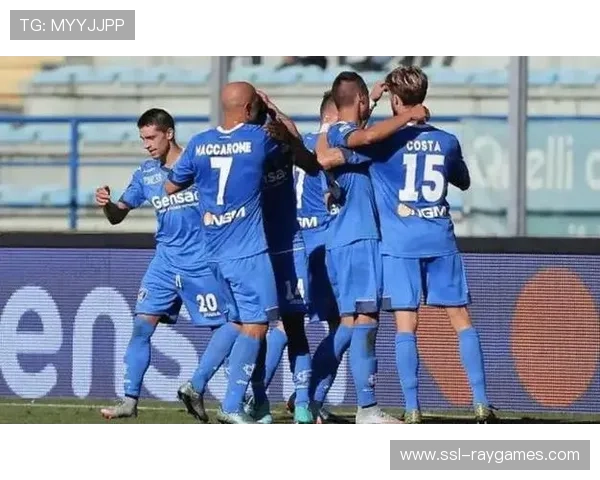 巴列卡诺主场球迷“贴脸开大”，嘲讽波兹南莱赫更衣室毛巾事件