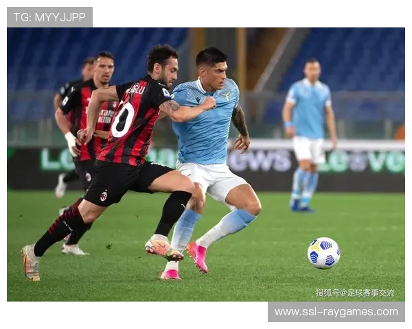 科莫vs亚特兰大半场胶着,主队控客队反击战术鲜明 科莫vs亚特兰大半场胶着,主队控客队反击战术鲜明