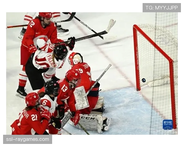 世界冰球锦标赛小组赛，加拿大队战术性击溃俄罗斯队